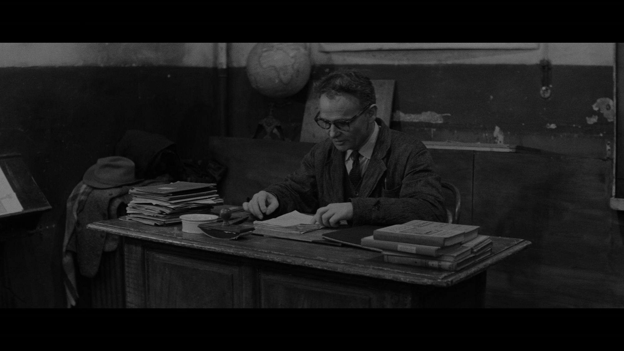 Screen capture from The 400 Blows with Antoine and Colette