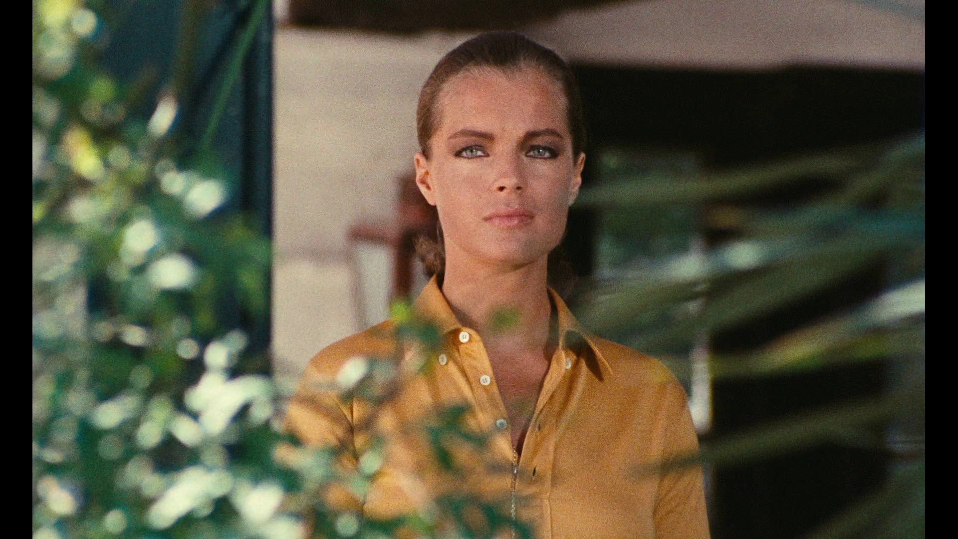 Screen capture from La piscine