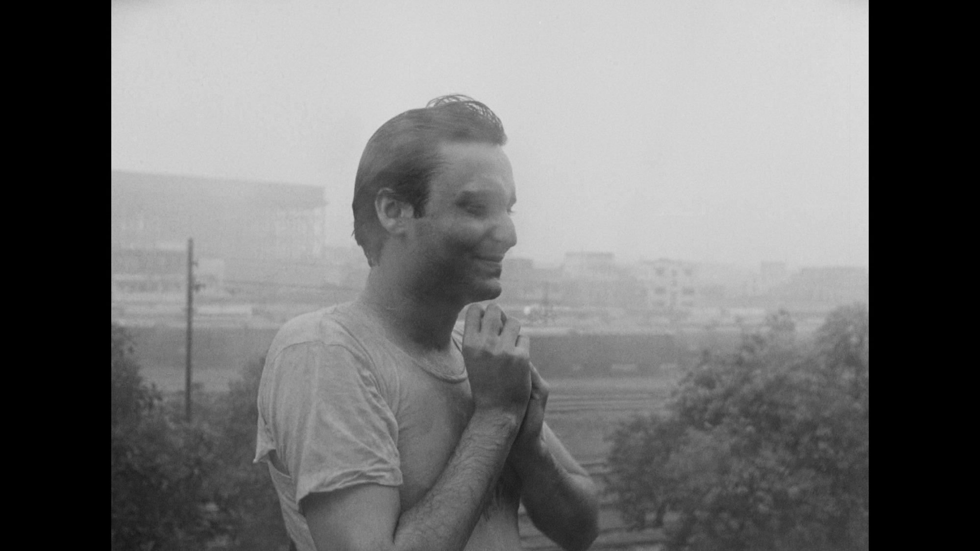 Screen capture from Apur Sansar