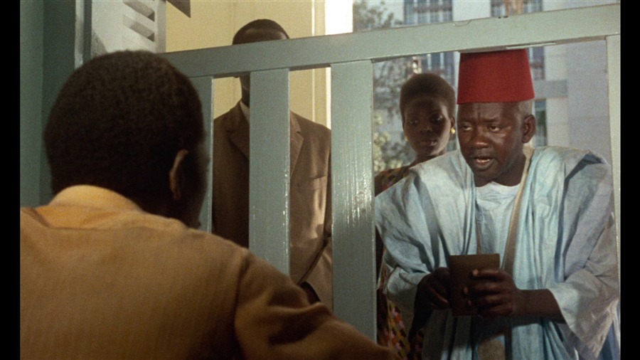 Screen capture from Mandabi