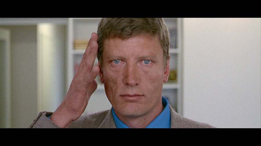 Screen capture from Pierrot le fou