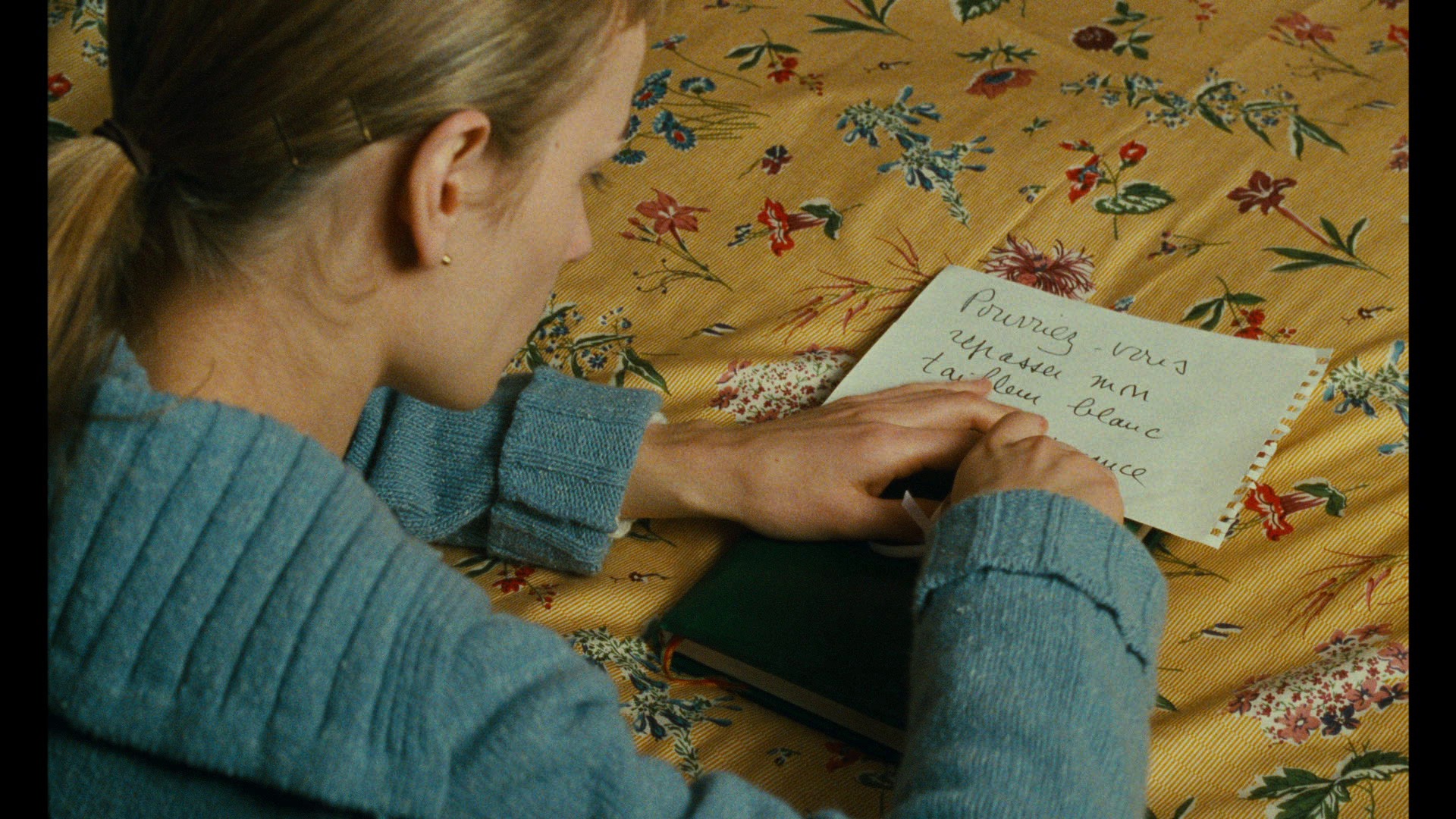 Screen capture from La cérémonie