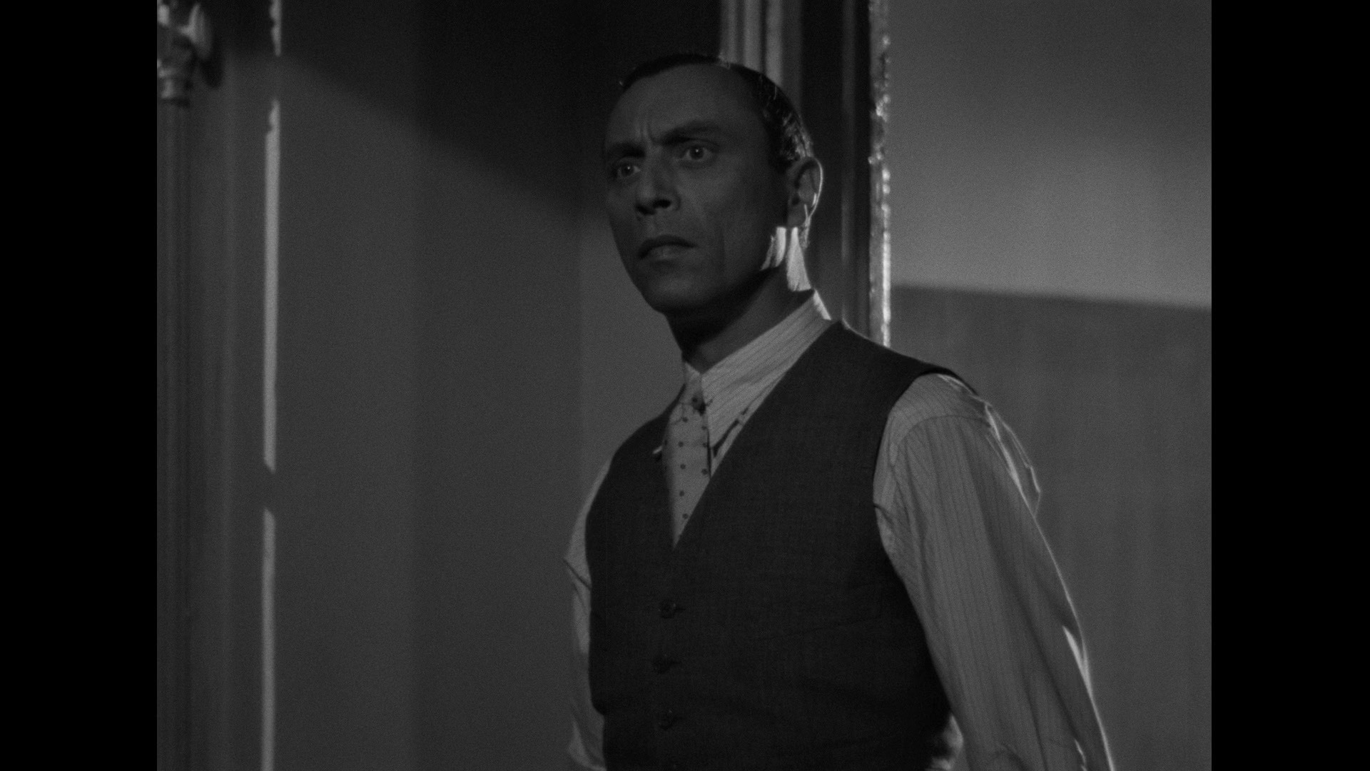 Screen capture from Hôtel du Nord