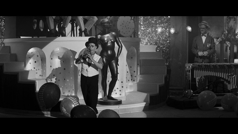 Screen capture from Essential Fellini