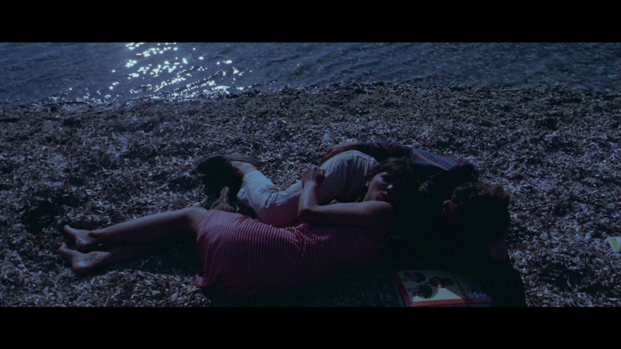 Screen capture from Pierrot le fou