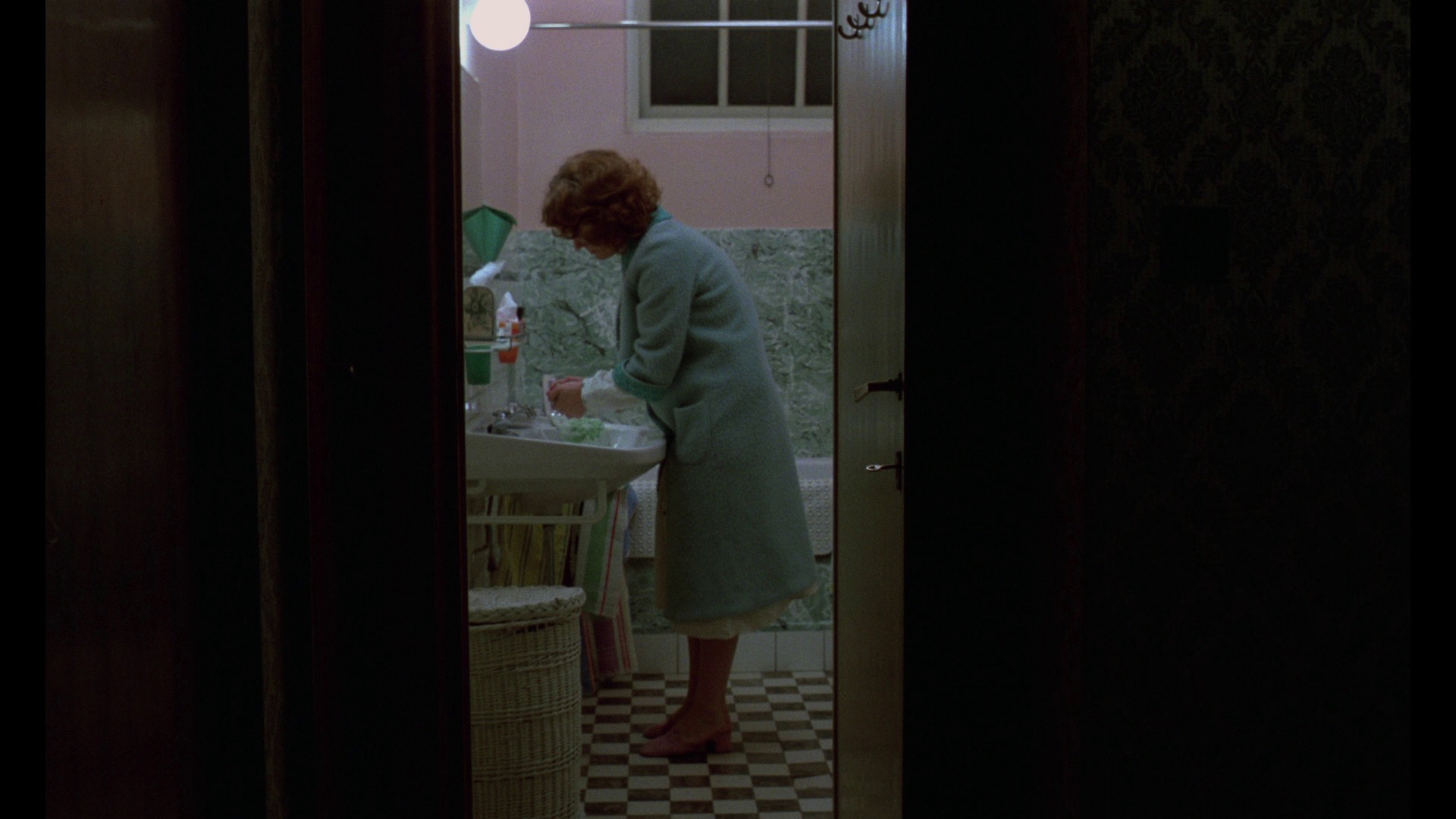 Screen capture from Jeanne Dielman, 23, quai du Commerce, 1080 Bruxelles
