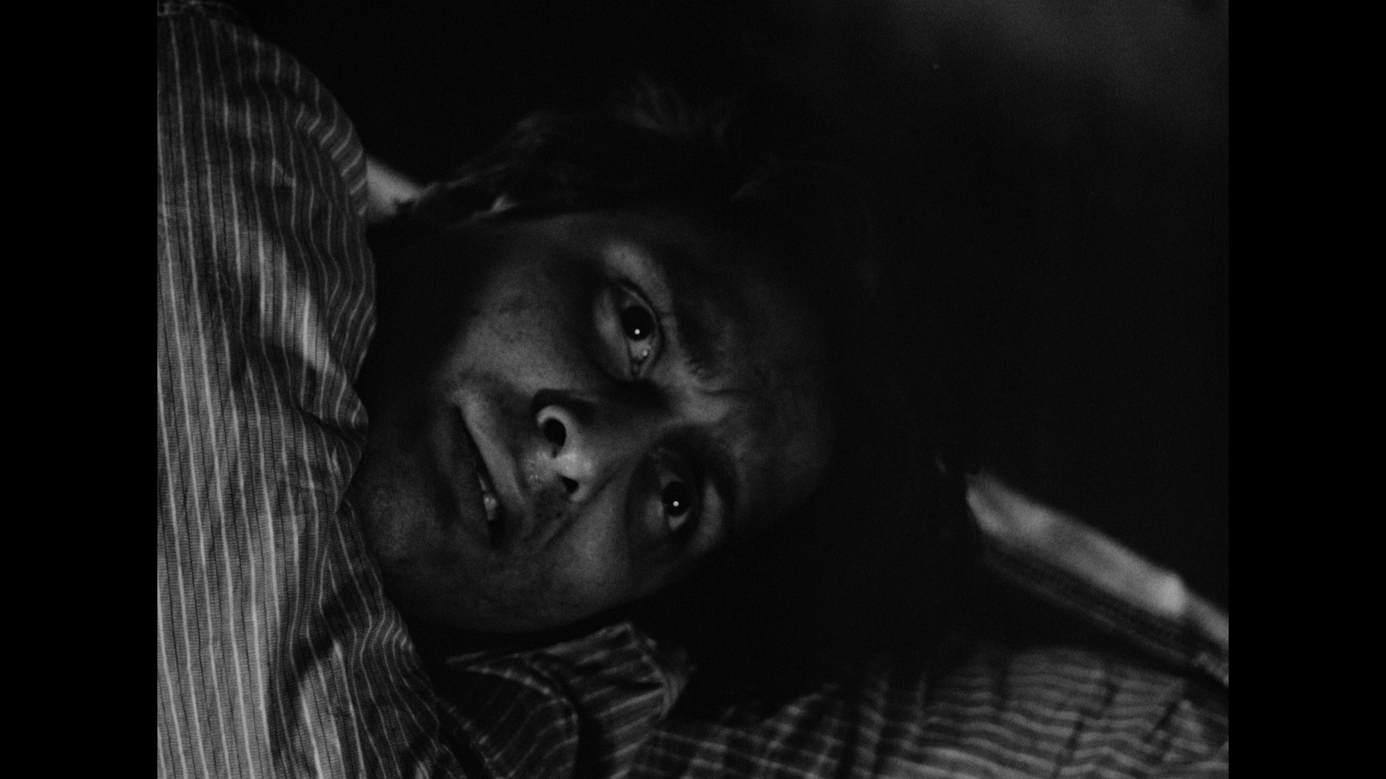 Screen capture from Apur Sansar