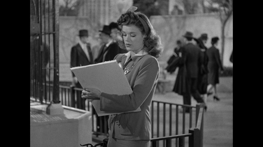 Screen capture from Cat People