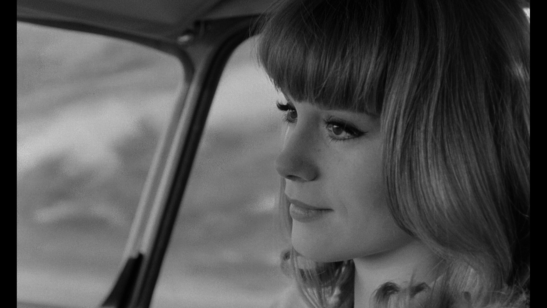 Screen capture from La peau douce