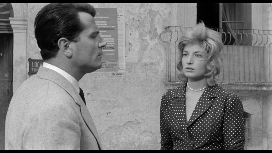 Screen capture from L'avventura
