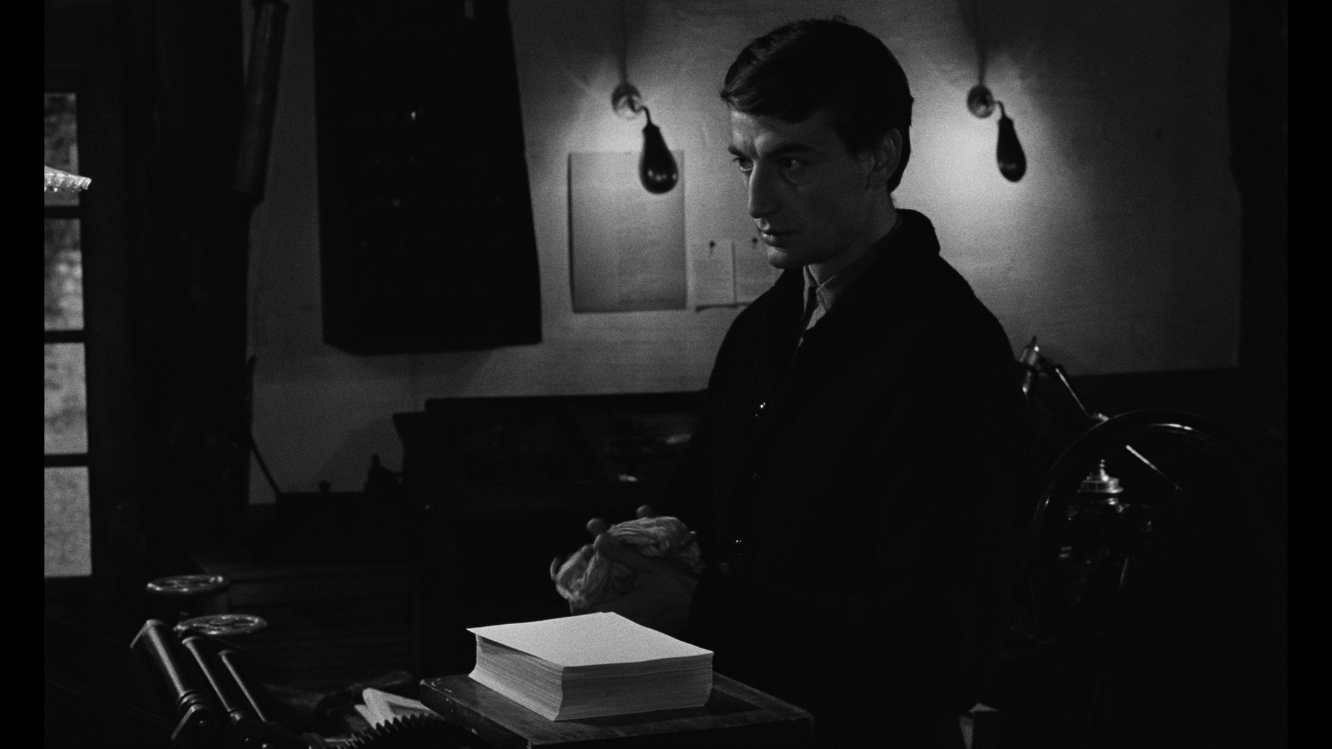 Screen capture from Le combat dans l'ile