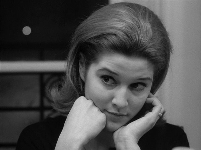 Screen capture from Masculin féminin