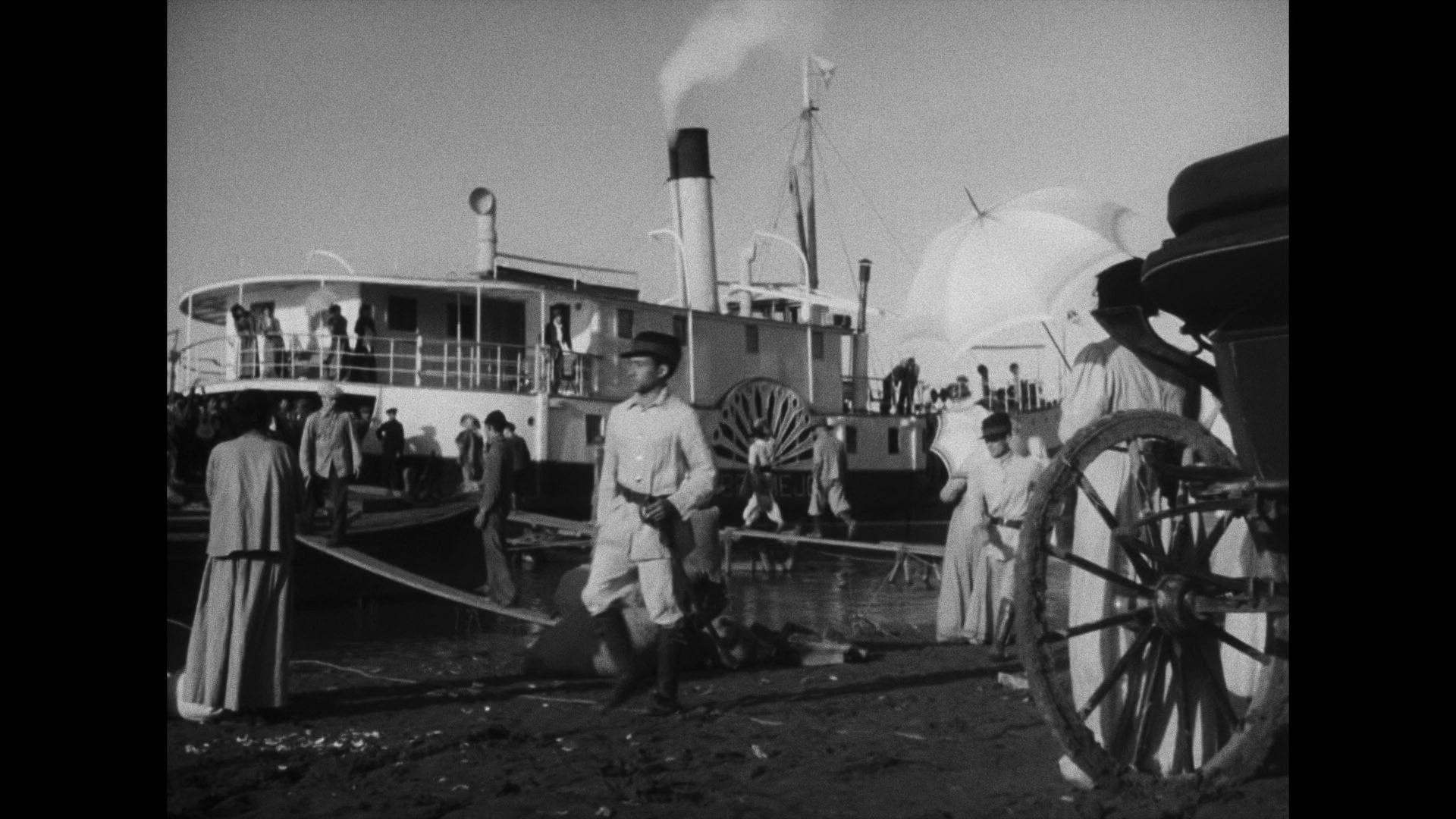Screen capture from Sambizanga / Prisioneros de la tierra