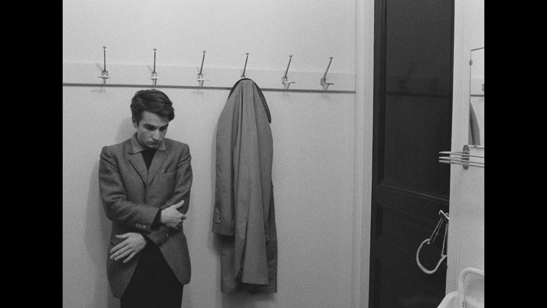 Screen capture from Masculin féminin