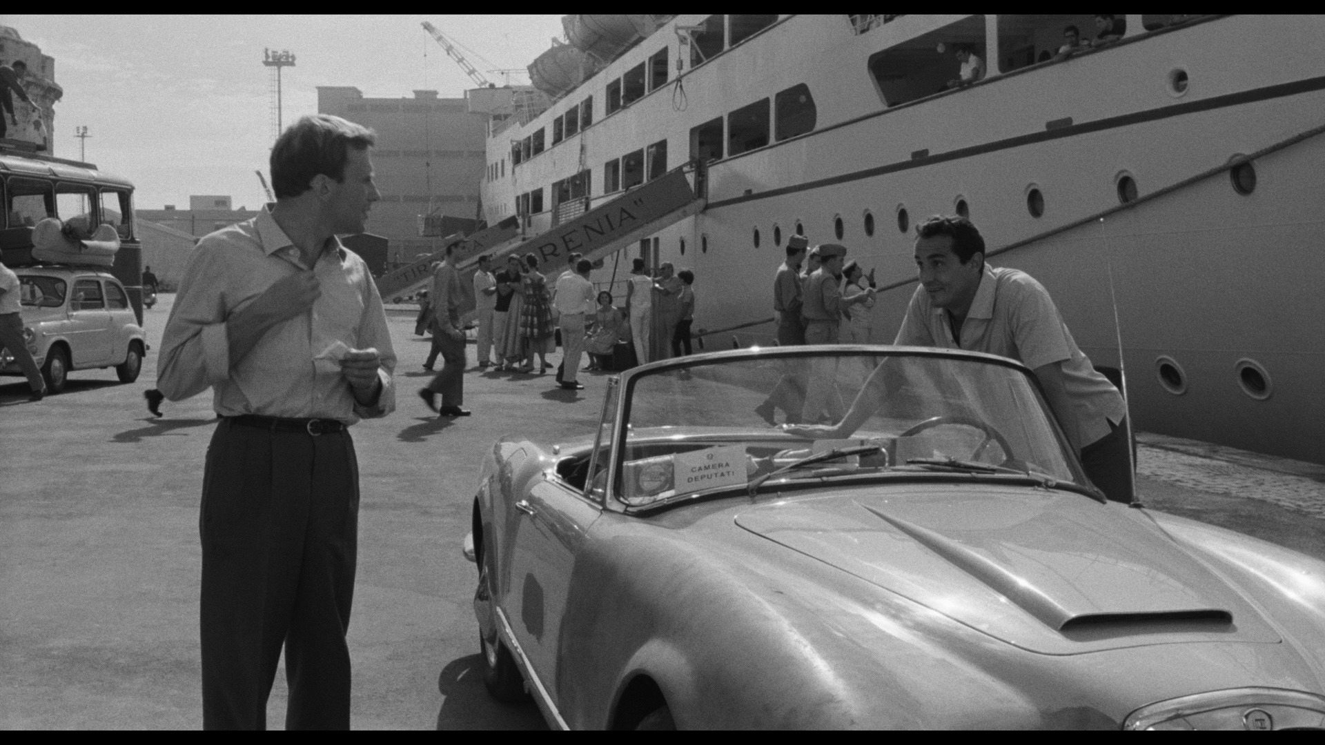 Screen capture from Commedia all'italiana