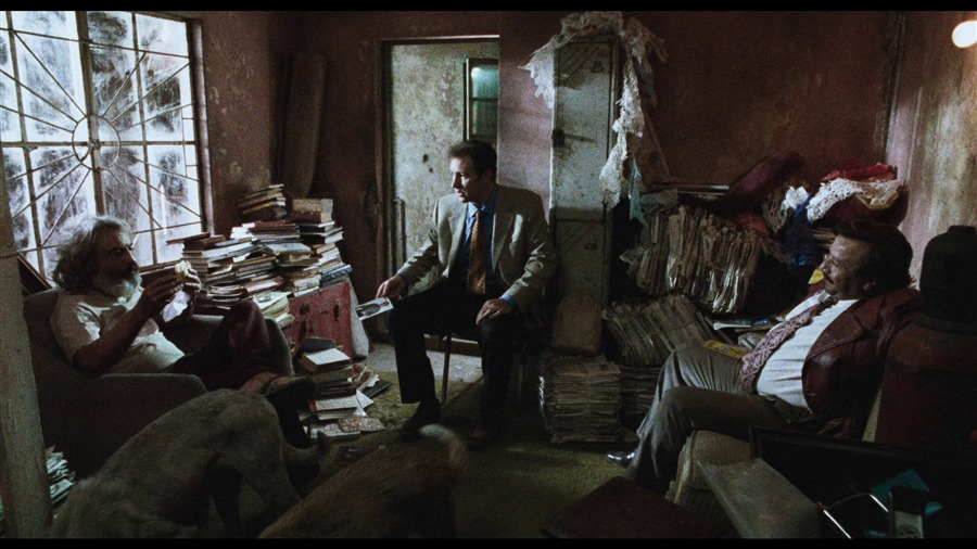 Screen capture from Amores perros
