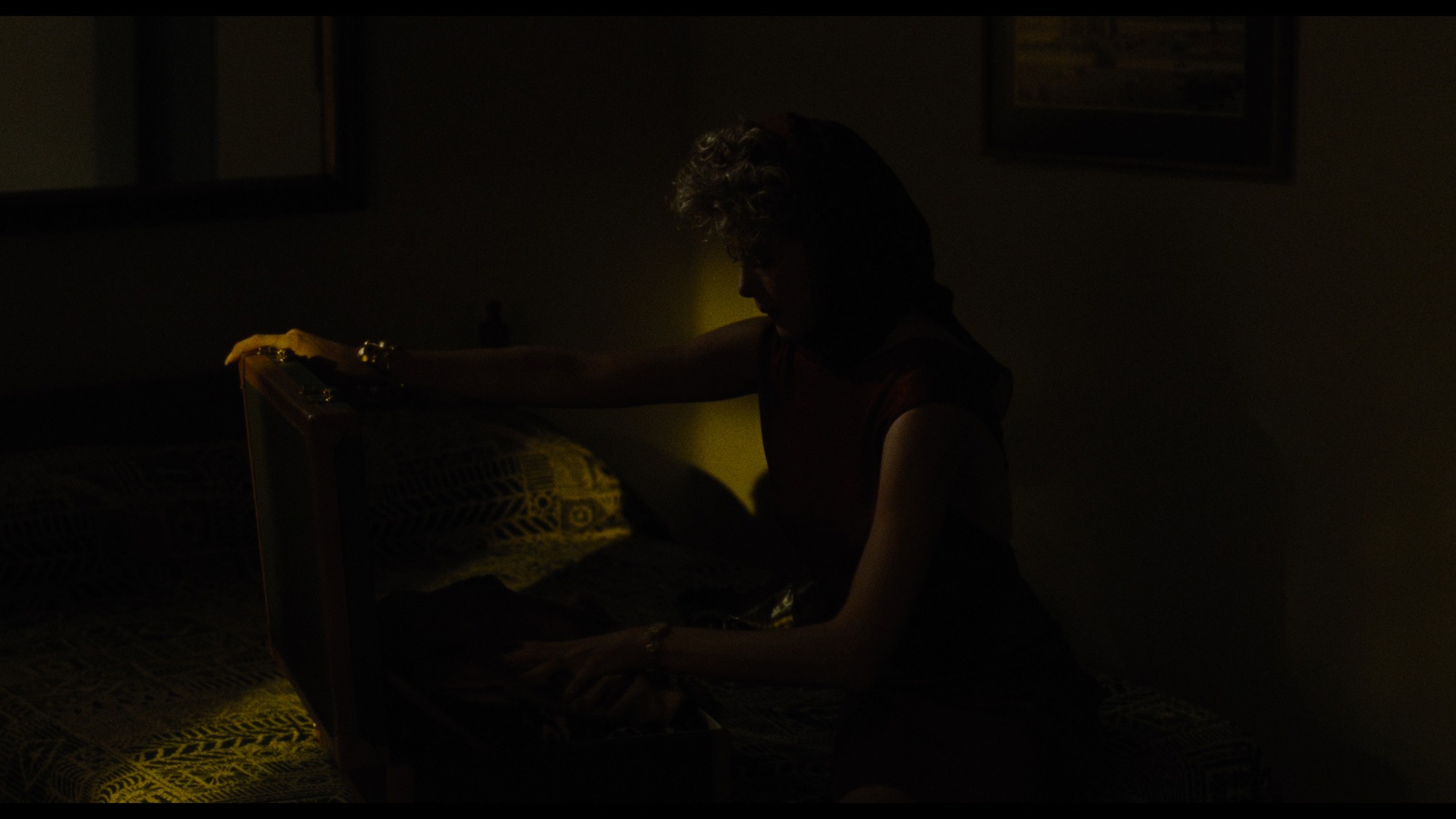 Screen capture from The Grifters