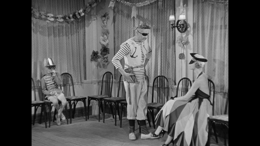 Screen capture from Monsieur Hulot's Holiday