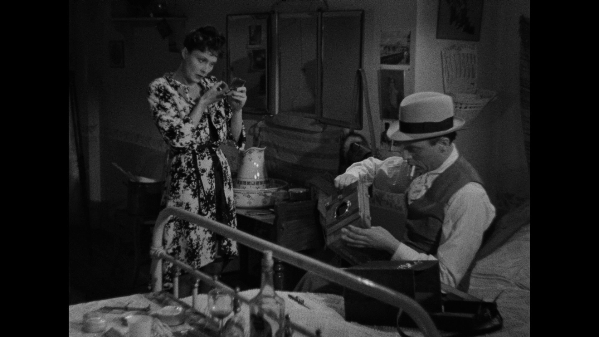 Screen capture from Hôtel du Nord