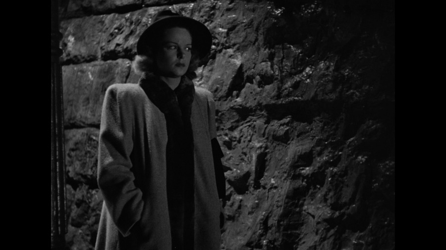 Screen capture from Cat People