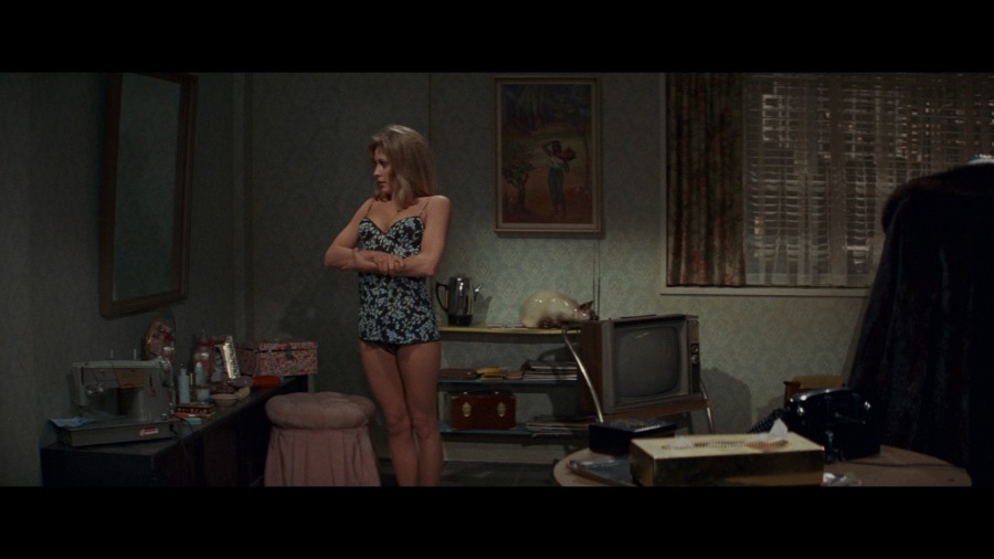 Screen capture from Valley of the Dolls