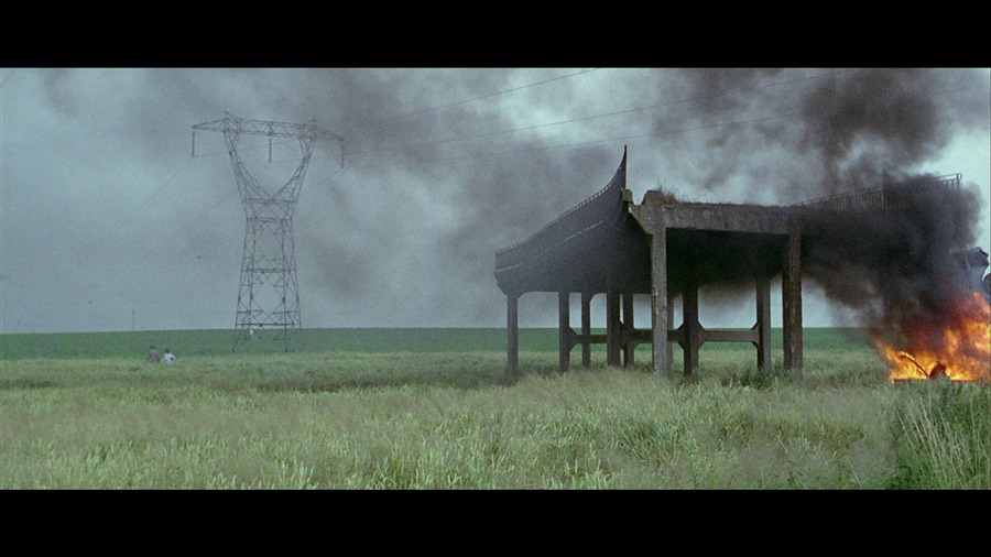 Screen capture from Pierrot le fou
