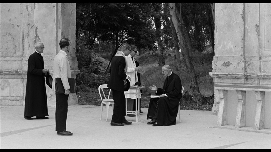 Screen capture from Essential Fellini