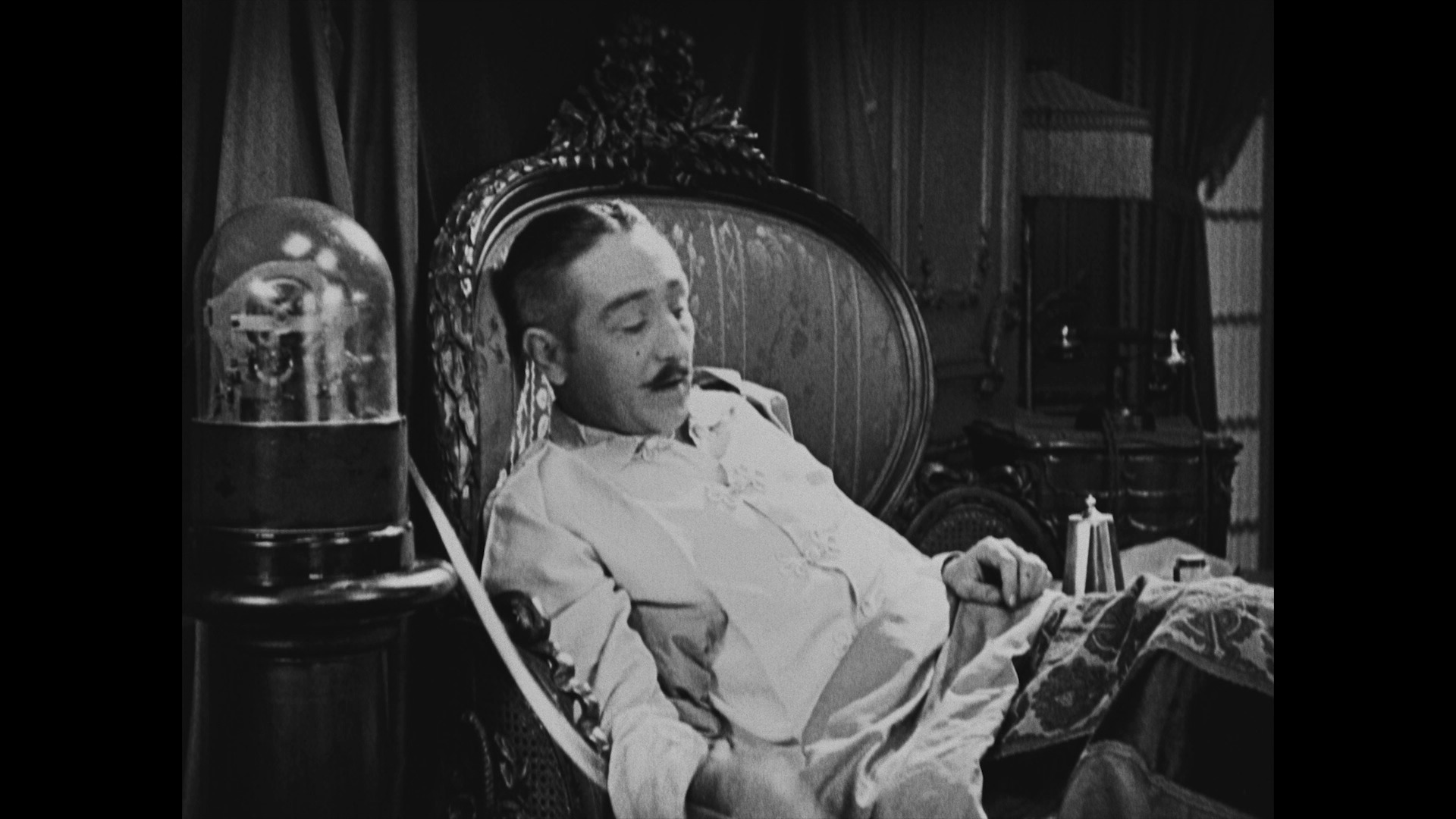 Screen capture from A Woman of Paris