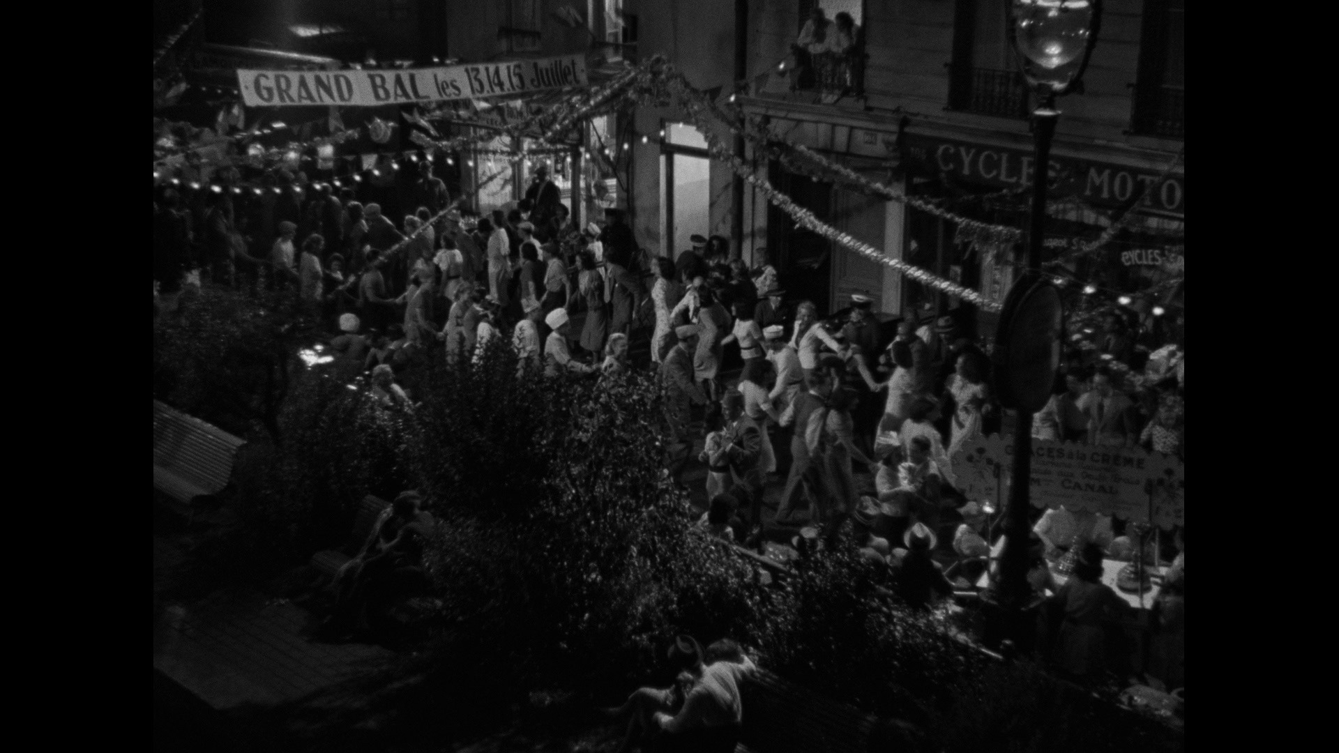 Screen capture from Hôtel du Nord