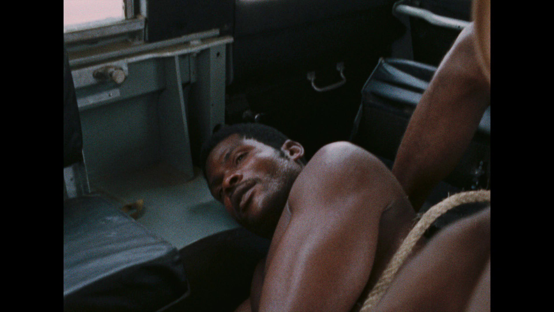 Screen capture from Sambizanga / Prisioneros de la tierra