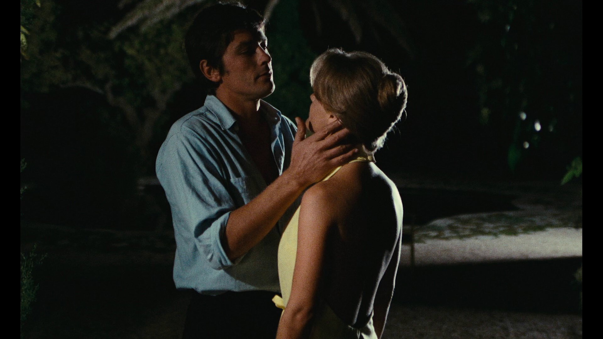 Screen capture from La piscine