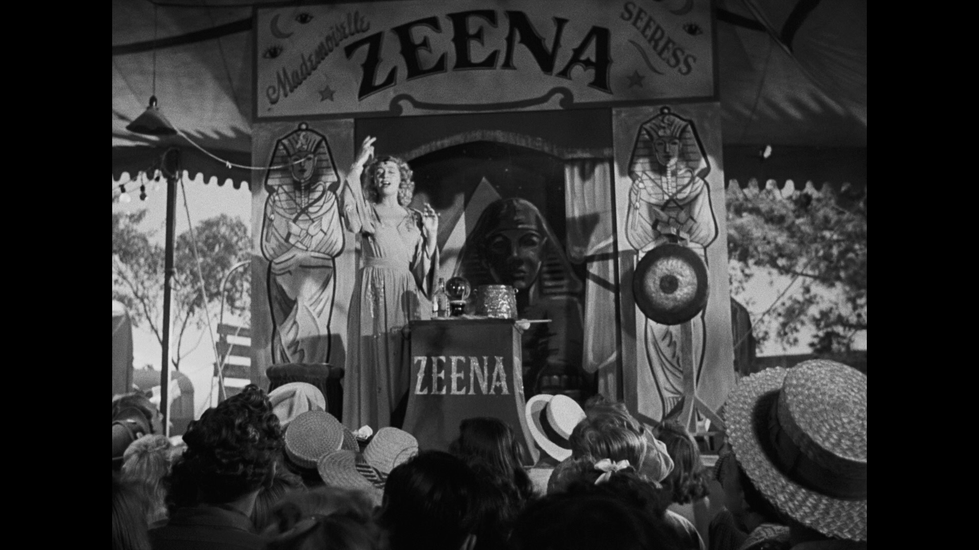 Screen capture from Nightmare Alley