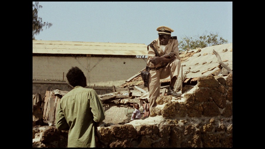 Screen capture from Touki Bouki / Redes