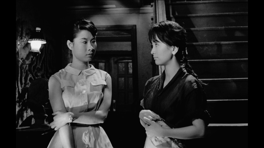 Screen capture from Trances / The Housemaid