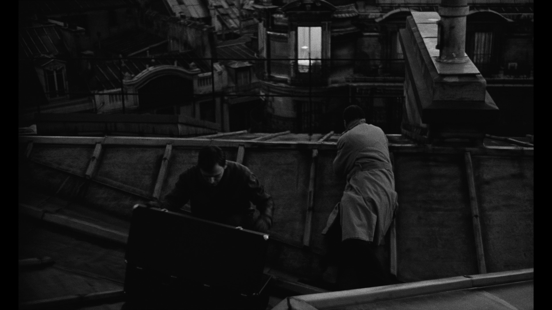 Screen capture from Le combat dans l'ile