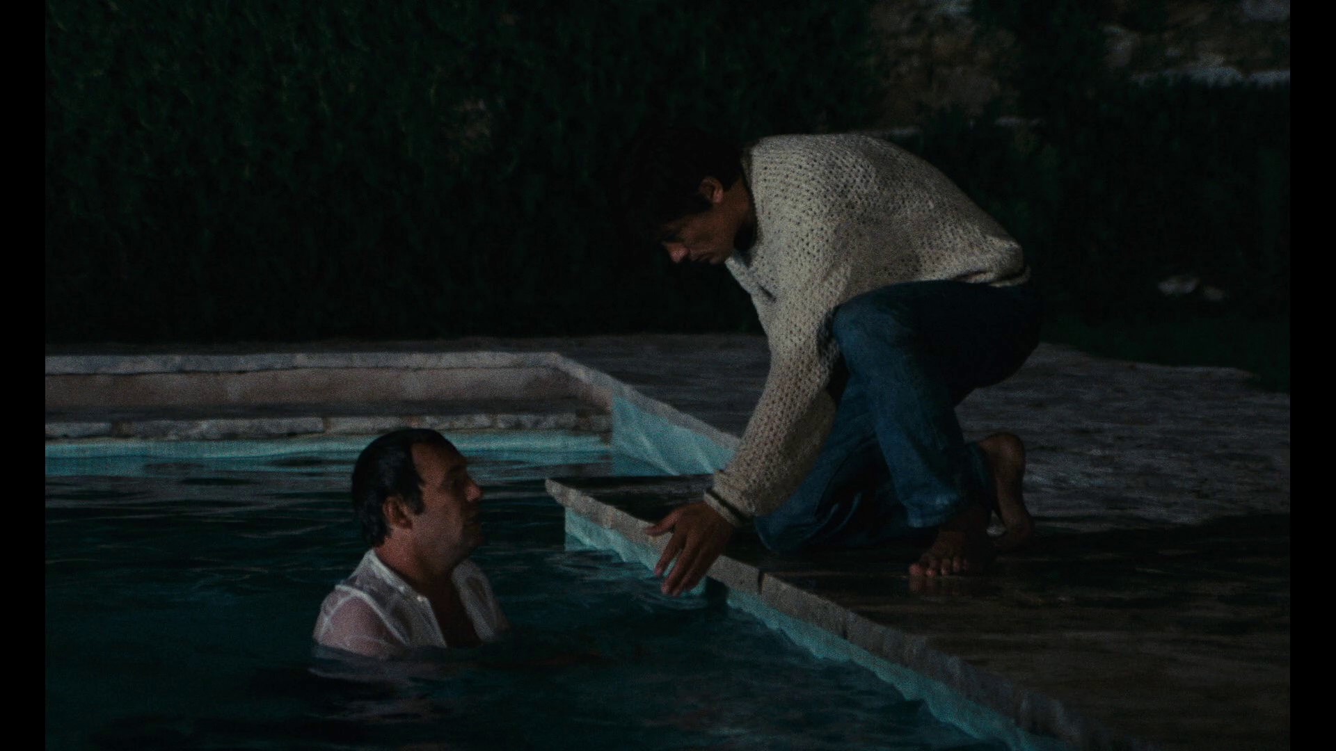 Screen capture from La piscine