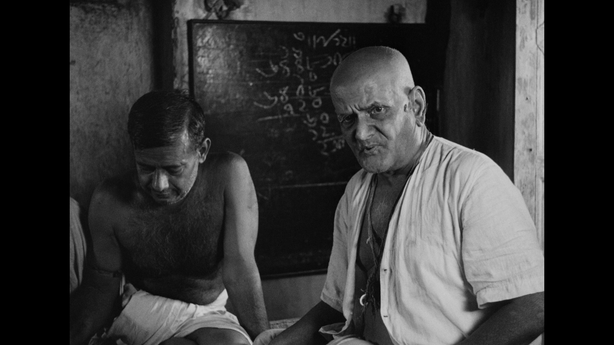 Screen capture from Apur Sansar