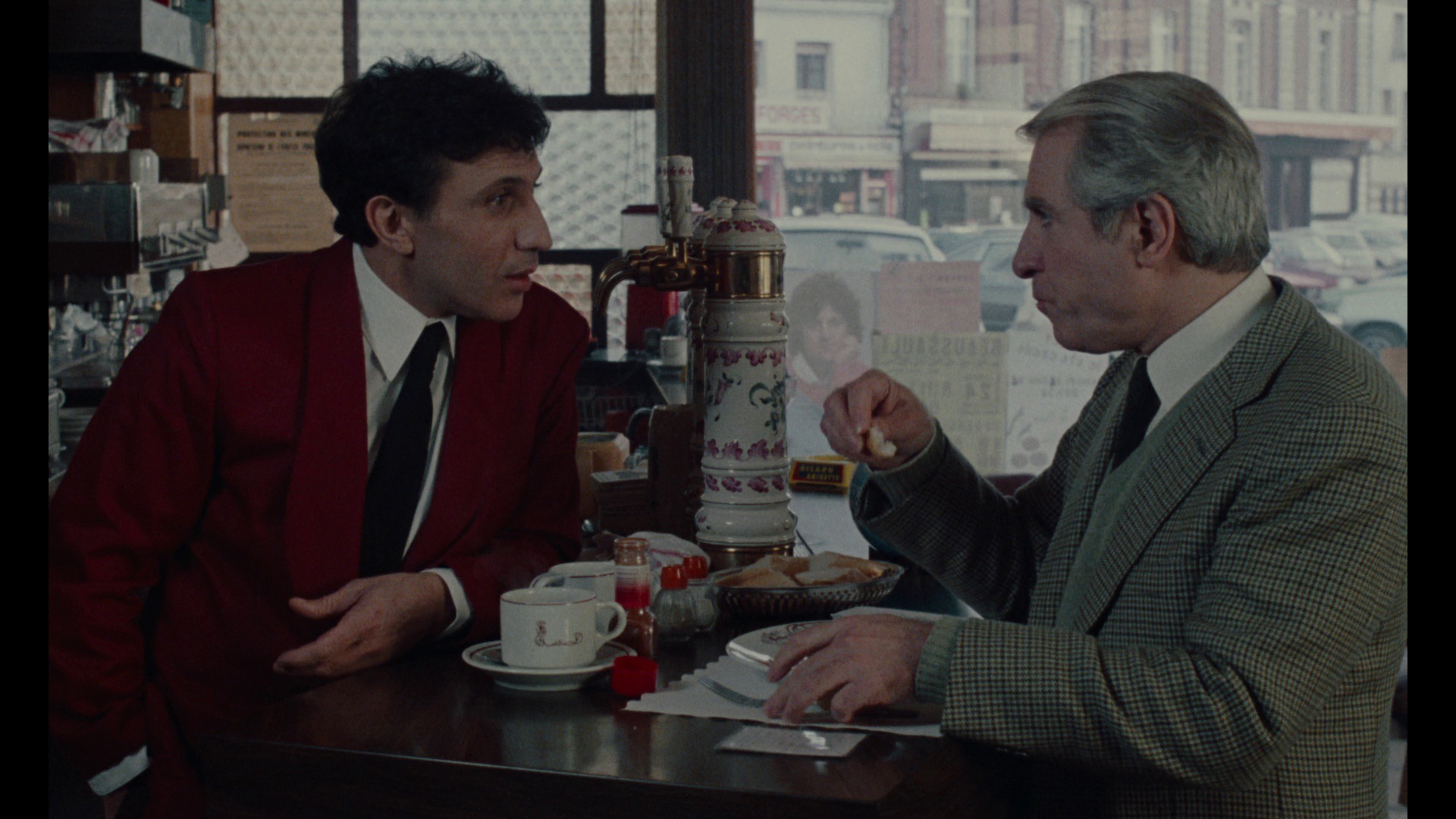 Screen capture from Cop Au Vin (Poulet au vinaigre)