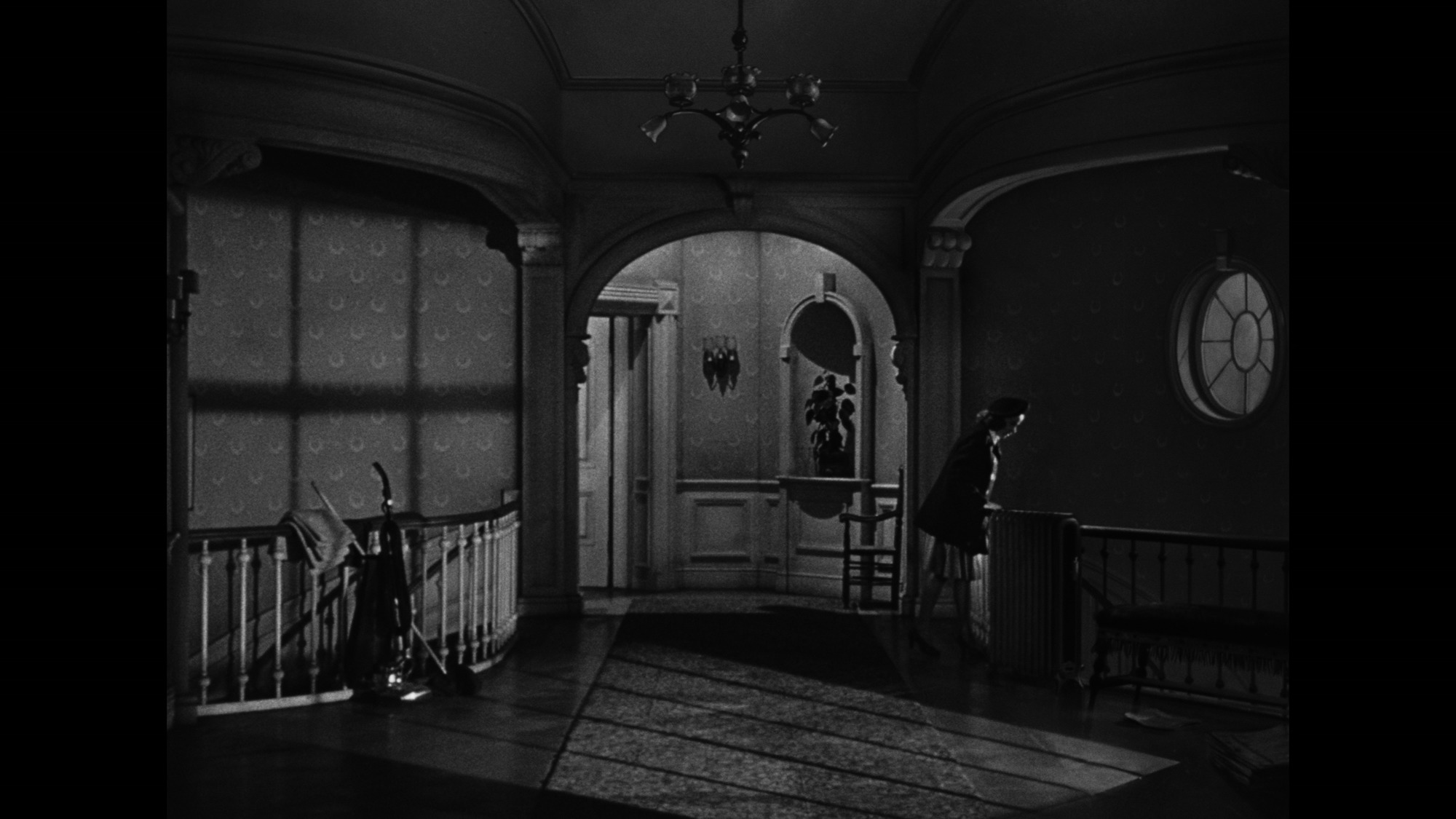 Screen capture from I Walked with a Zombie / The Seventh Victim: Produced by Val Lewton