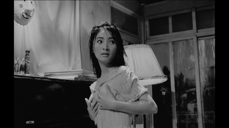 Screen capture from Trances / The Housemaid