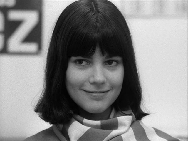 Screen capture from Masculin féminin
