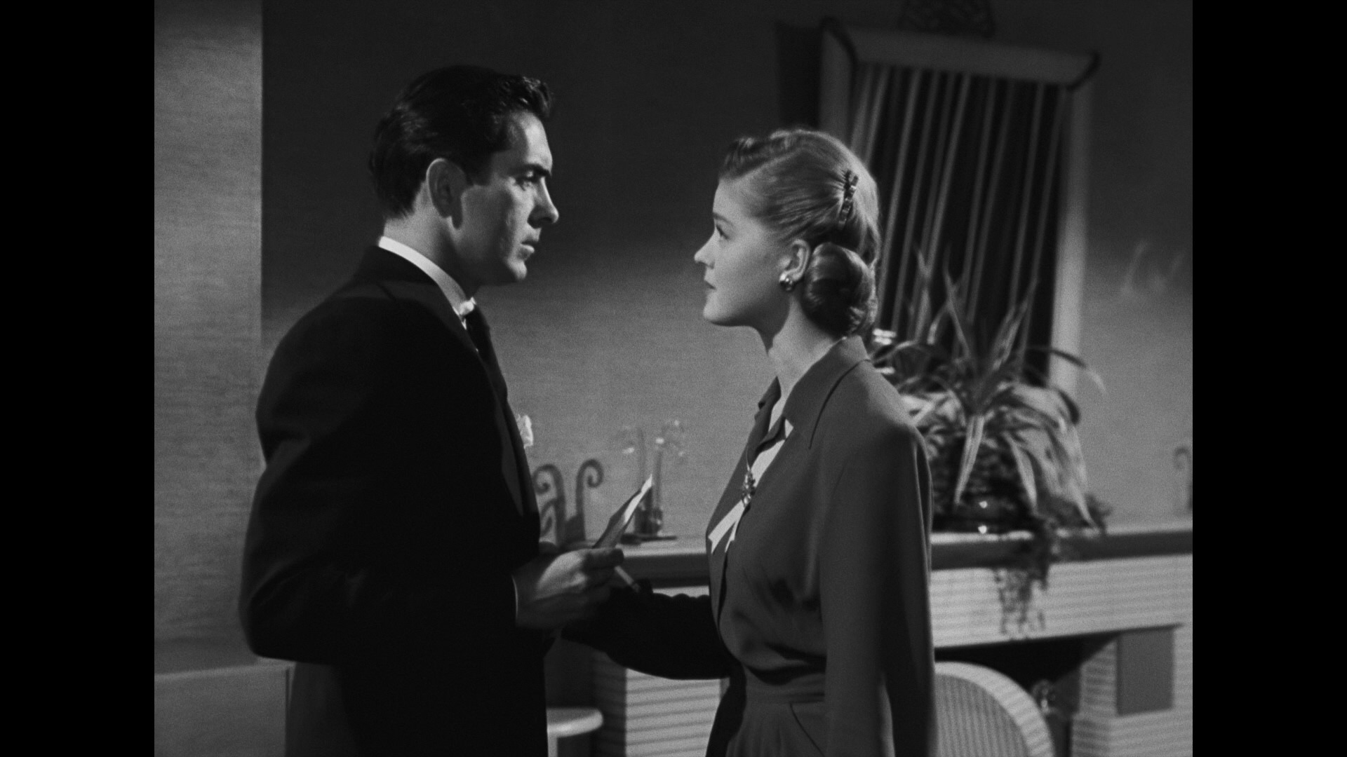 Screen capture from Nightmare Alley