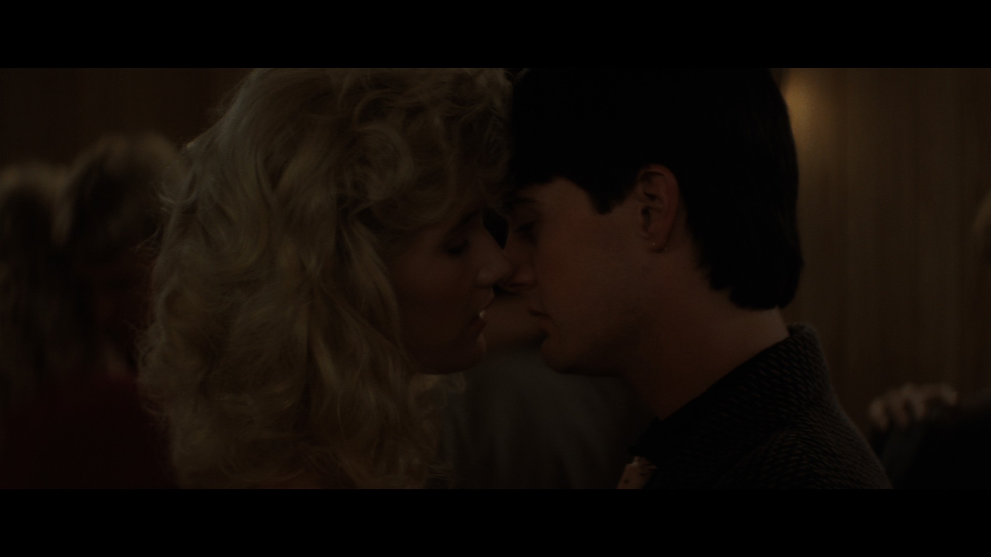 Screen capture from Blue Velvet