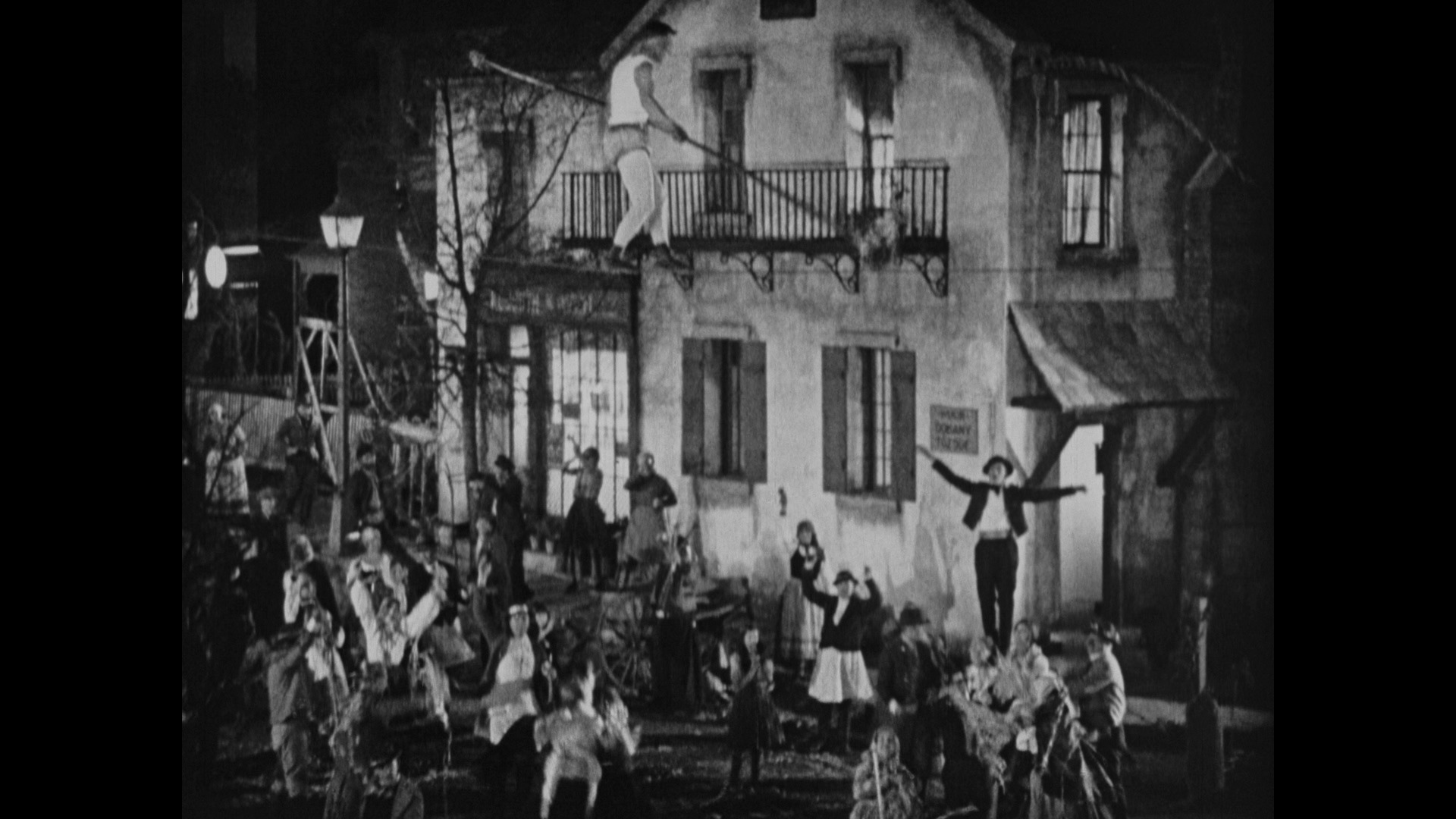 Screen capture from Freaks / The Unknown / The Mystic: Tod Browning’s Sideshow Shockers