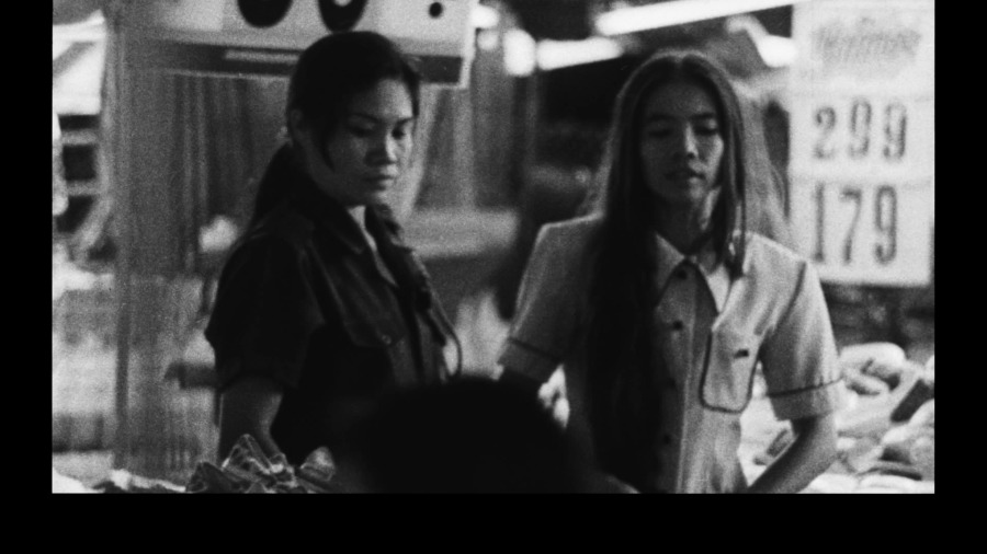Screen capture from Insiang / Mysterious Object at Noon