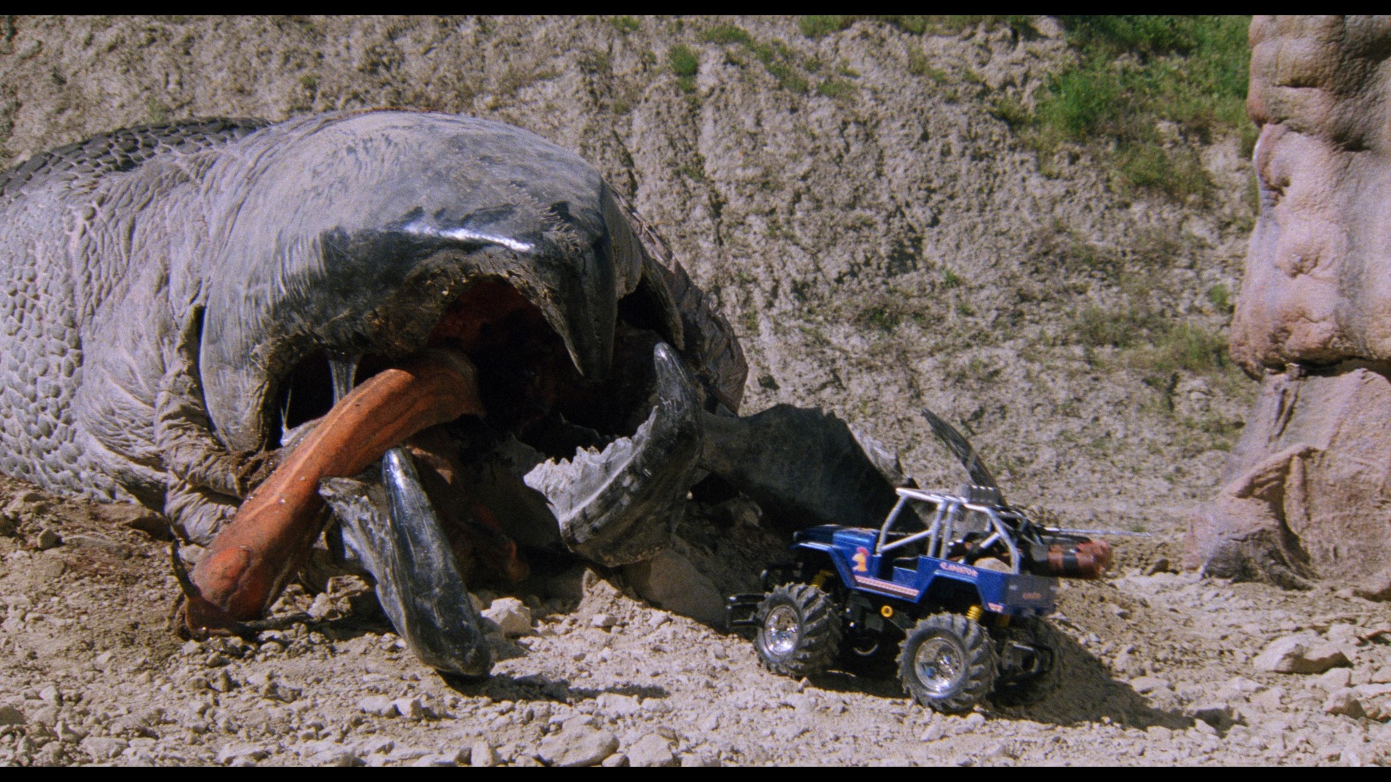 Screen capture from Tremors 2: Aftershocks