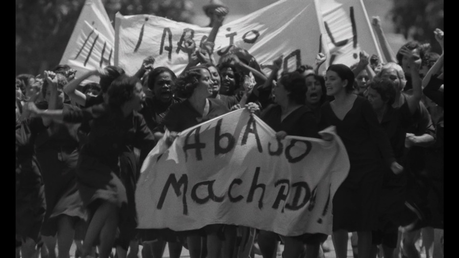 Screen capture from Lucía / After the Curfew