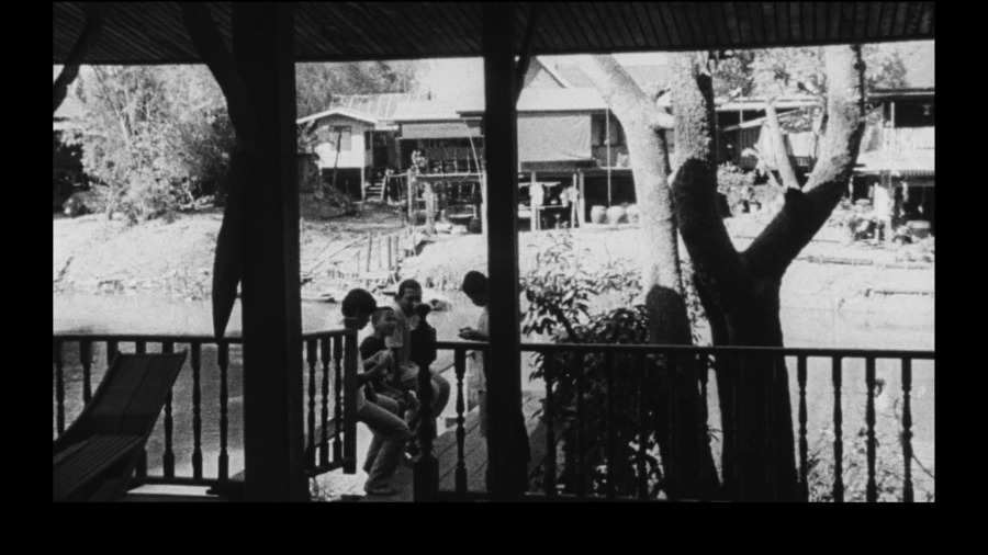 Screen capture from Insiang / Mysterious Object at Noon