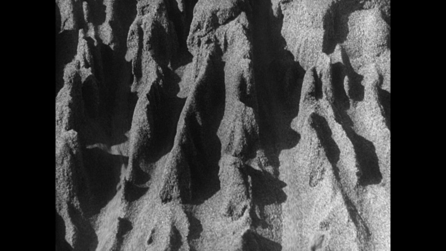 Screen capture from Woman in the Dunes