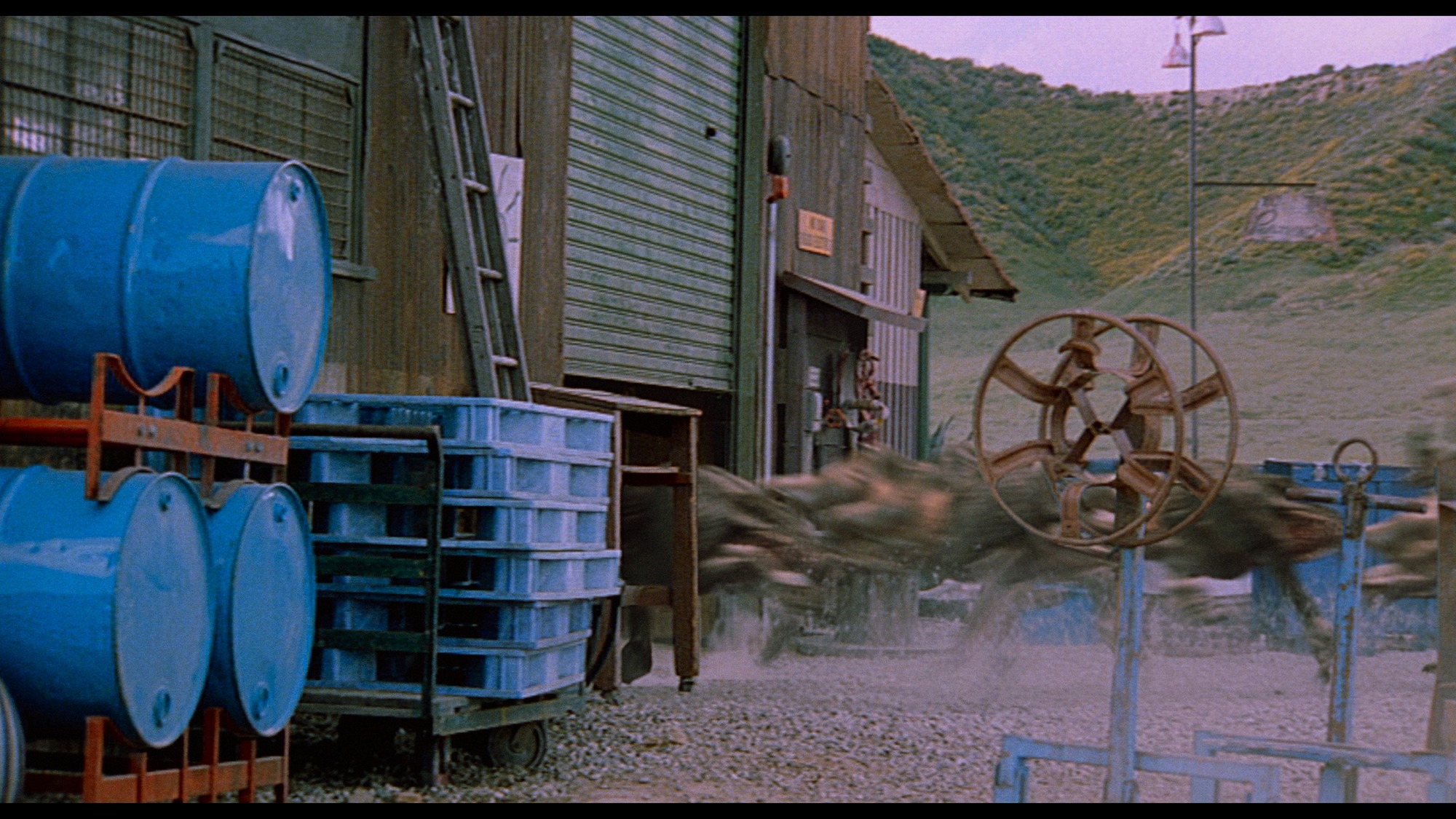 Screen capture from Tremors 2: Aftershocks